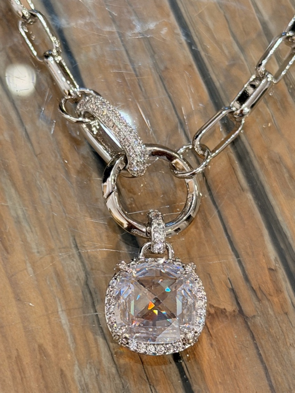 Bomb Party NWOT! Gold Crystal Toggle Pendant Necklace - Picture 3 of 9